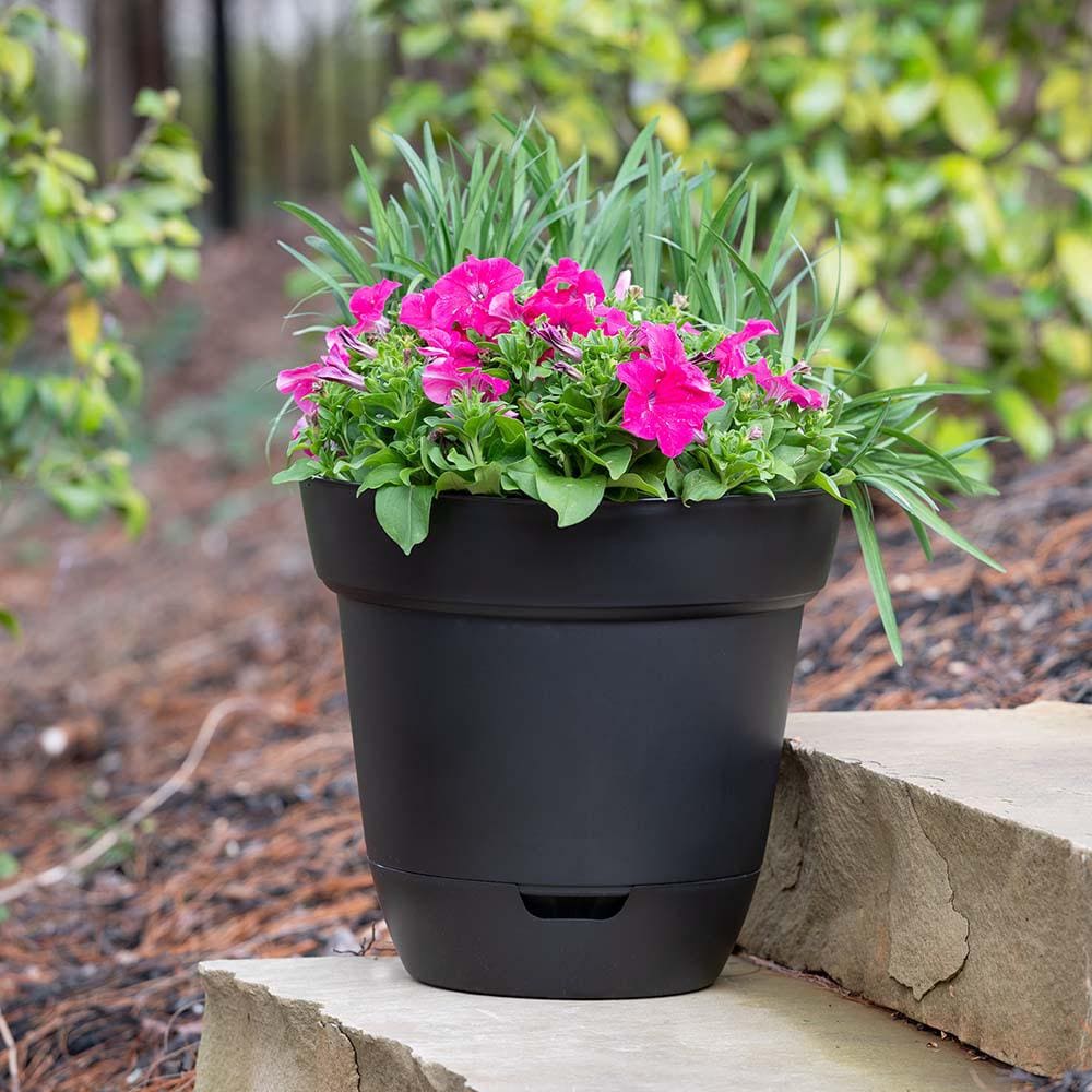 Southern Patio Graff Medium 11.9 in. x 10.7 in. 1 Qt. Black Resin Self-Watering Indoor/Outdoor Planter GS1208BK