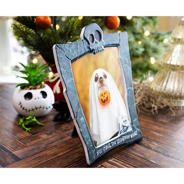 Silver Buffalo Disney The Nightmare Before Christmas Die cut Photo Frame 4 X 6 Inches