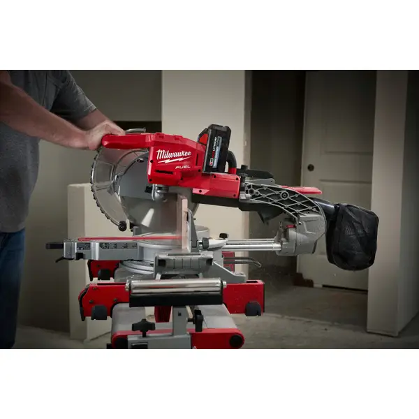 Milwaukee M18 FUEL Dual Bevel Sliding Compound Miter Saw