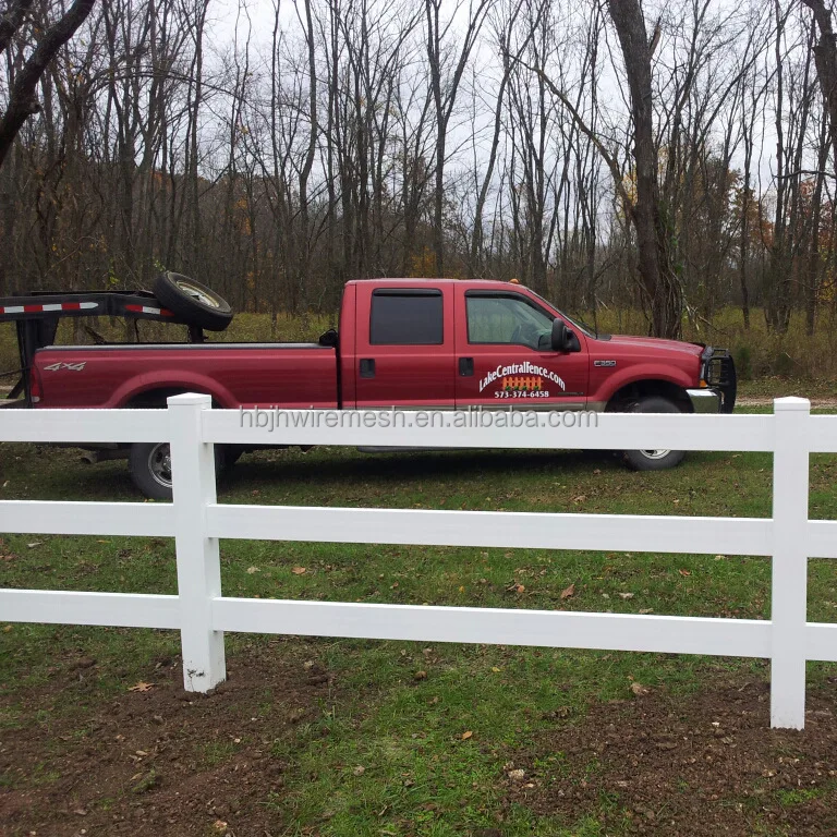 China Supplies Low Cost UV Resistant Racecourse PVC Horse Fence With Gates