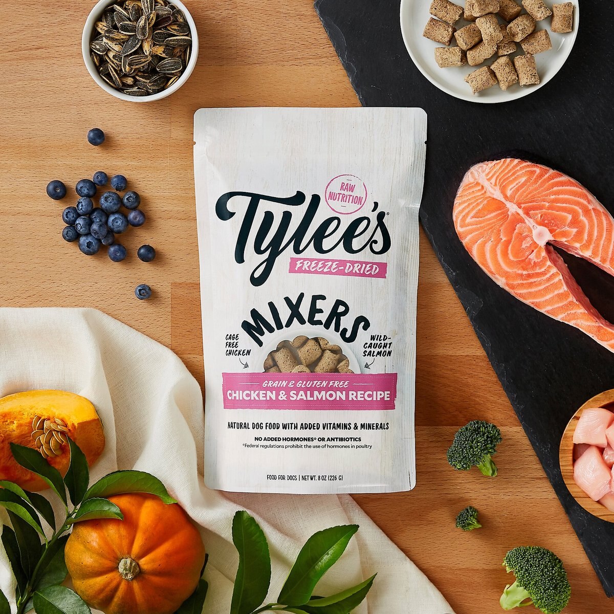 Tylee's Freeze-Dried Mixers for Dogs， Chicken and Salmon Recipe