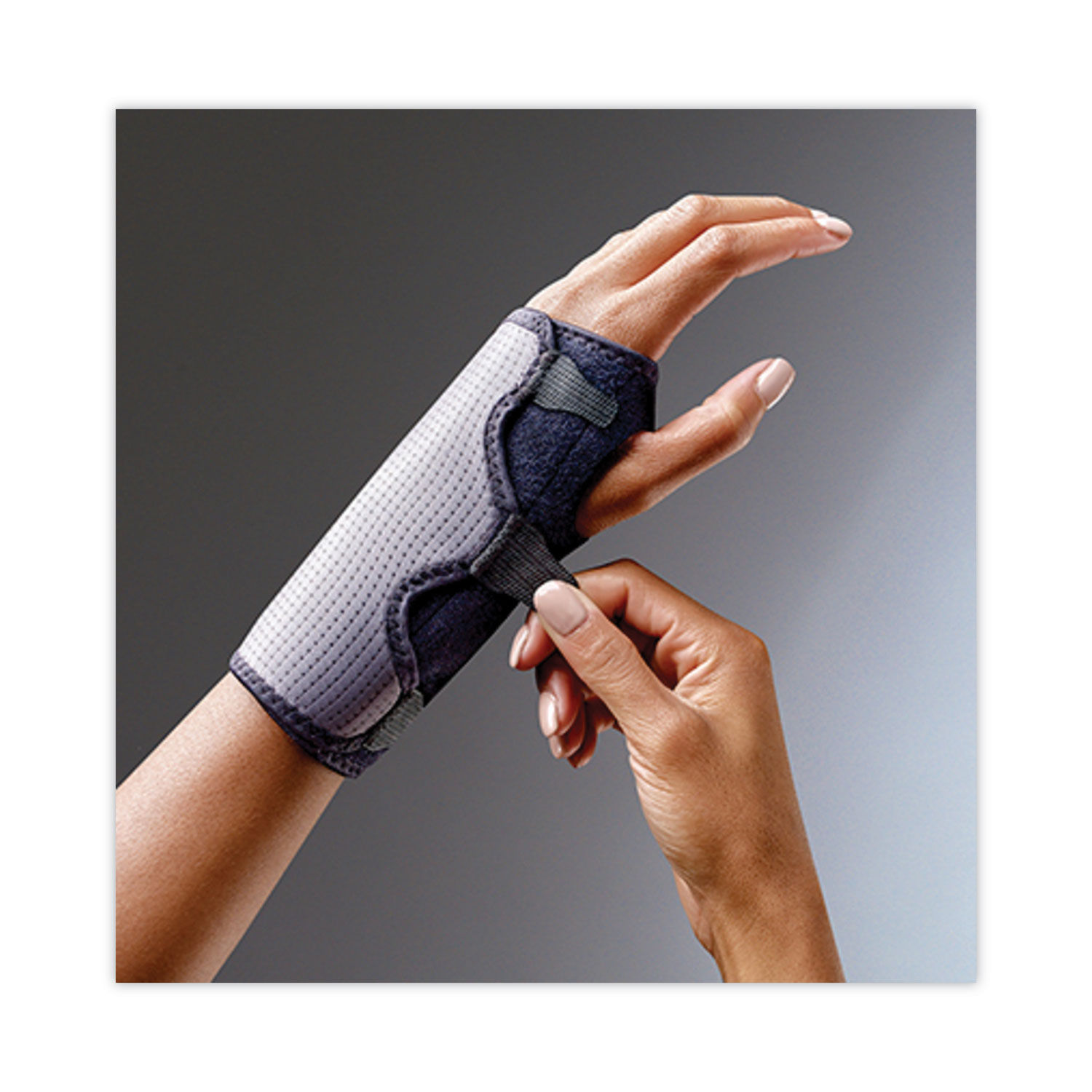 Adjustable Reversible Splint Wrist Brace by FUTUROandtrade; MMM10770EN