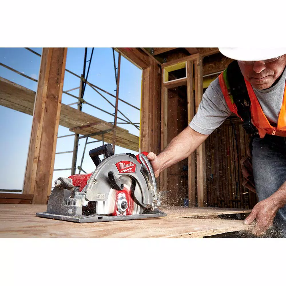 Milwaukee M18 FUEL 18-Volt Lithium-Ion Cordless 7-1/4 in. Rear Handle Circular Saw (Tool-Only) and#8211; XDC Depot