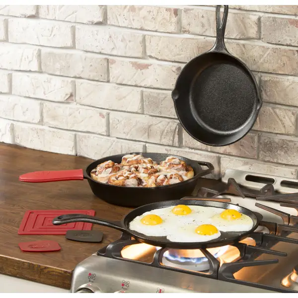 Lodge Essential Seasoned Cast Iron Skillet Set