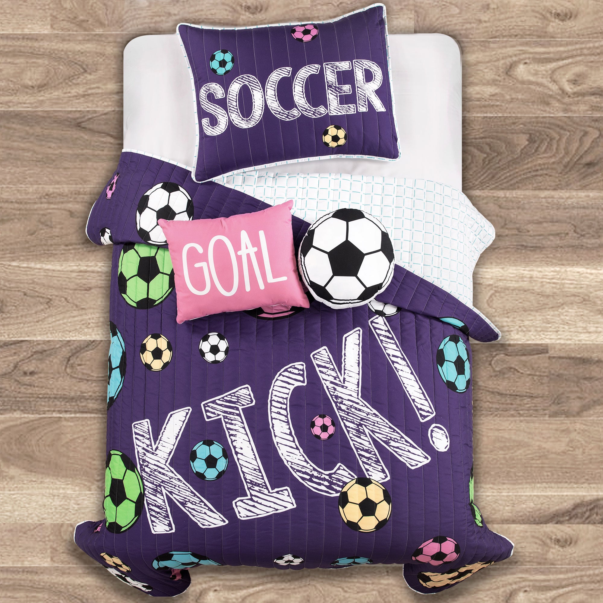 Girls Soccer Kick Quilt Set