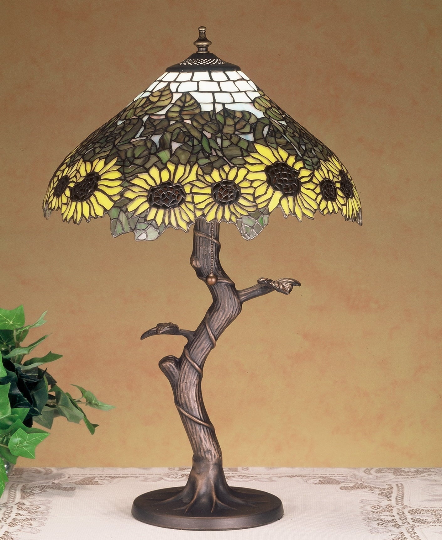 Meyda Tiffany 47632 Vintage Stained Glass / Tiffany Table Lamp From The Wild Sunflowers