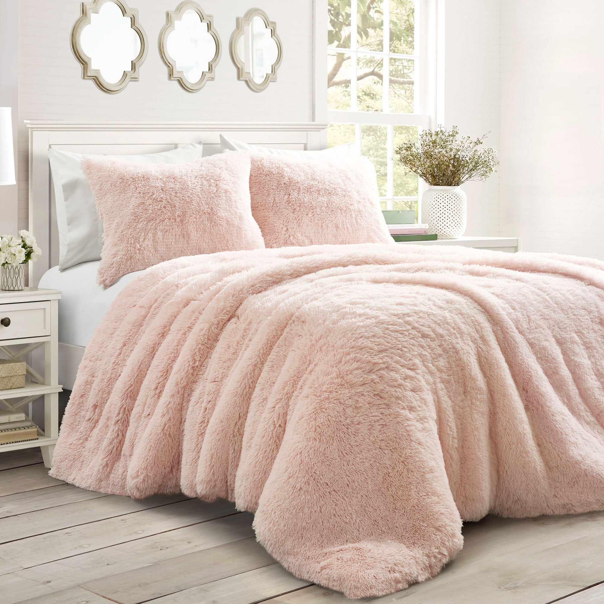 Bedding Bundle: Mira Vintage Floral Quilt + Emma Faux Fur Comforter