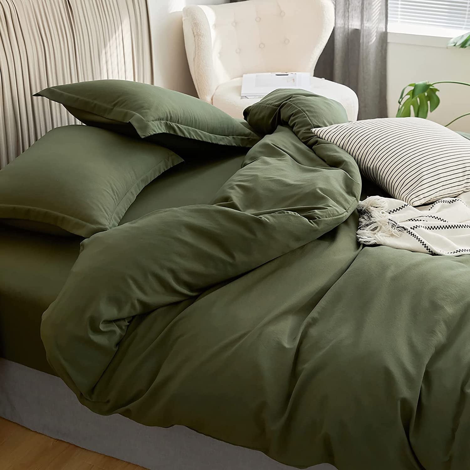 VClife Olive Green Duvet Cover Queen Boho Bedding Sets Soft Washed Microfiber Comforter Cover Set， 3 Pieces Simple Army Green Bedding Quilt Cover Set for Woman Man Boy Girl， Fade Resistant， Breathable