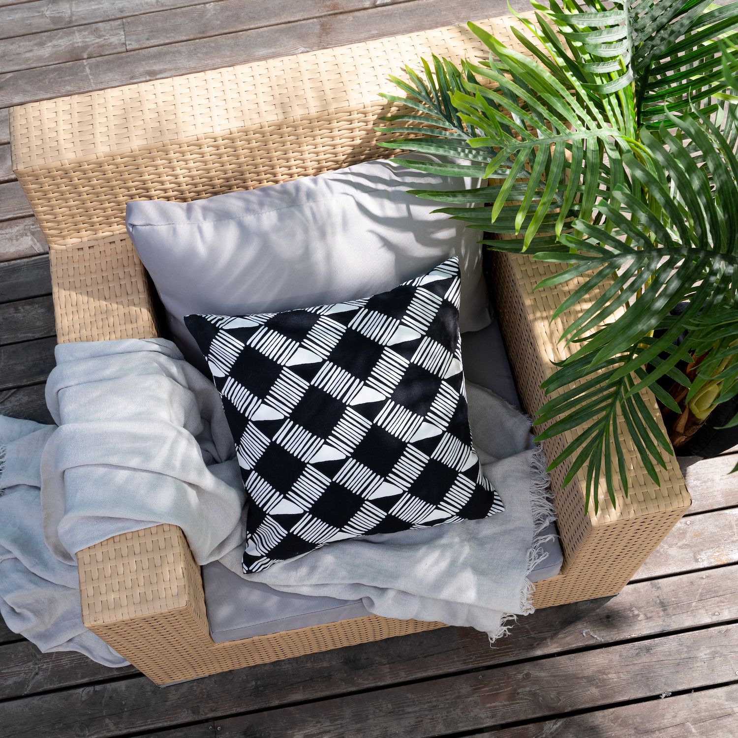 FRESHMINT Trellis Indoor Outdoor Throw Pillow