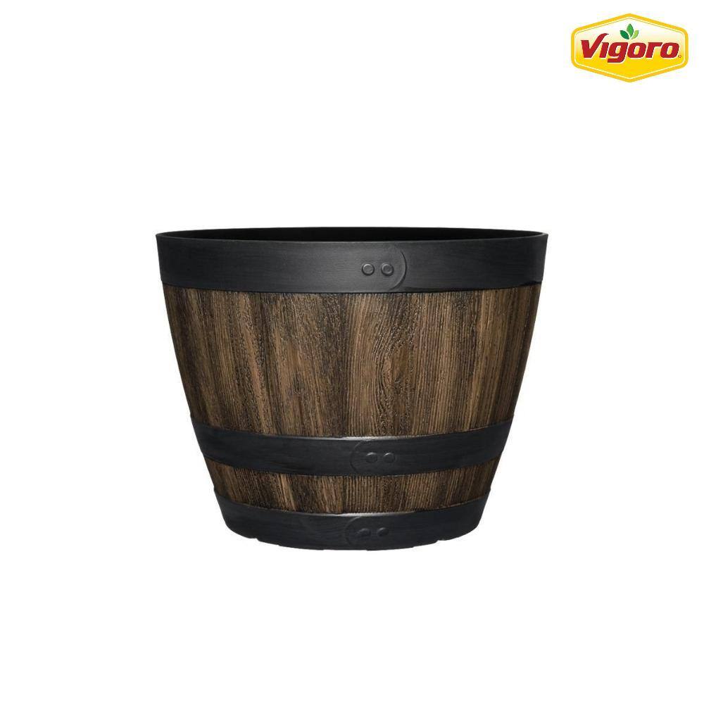 Vigoro 12.8 in. Reedley Medium Kentucky Walnut Brown Resin Barrel Planter (12.8 in. D x 10.5 in. H) HD1403-037R