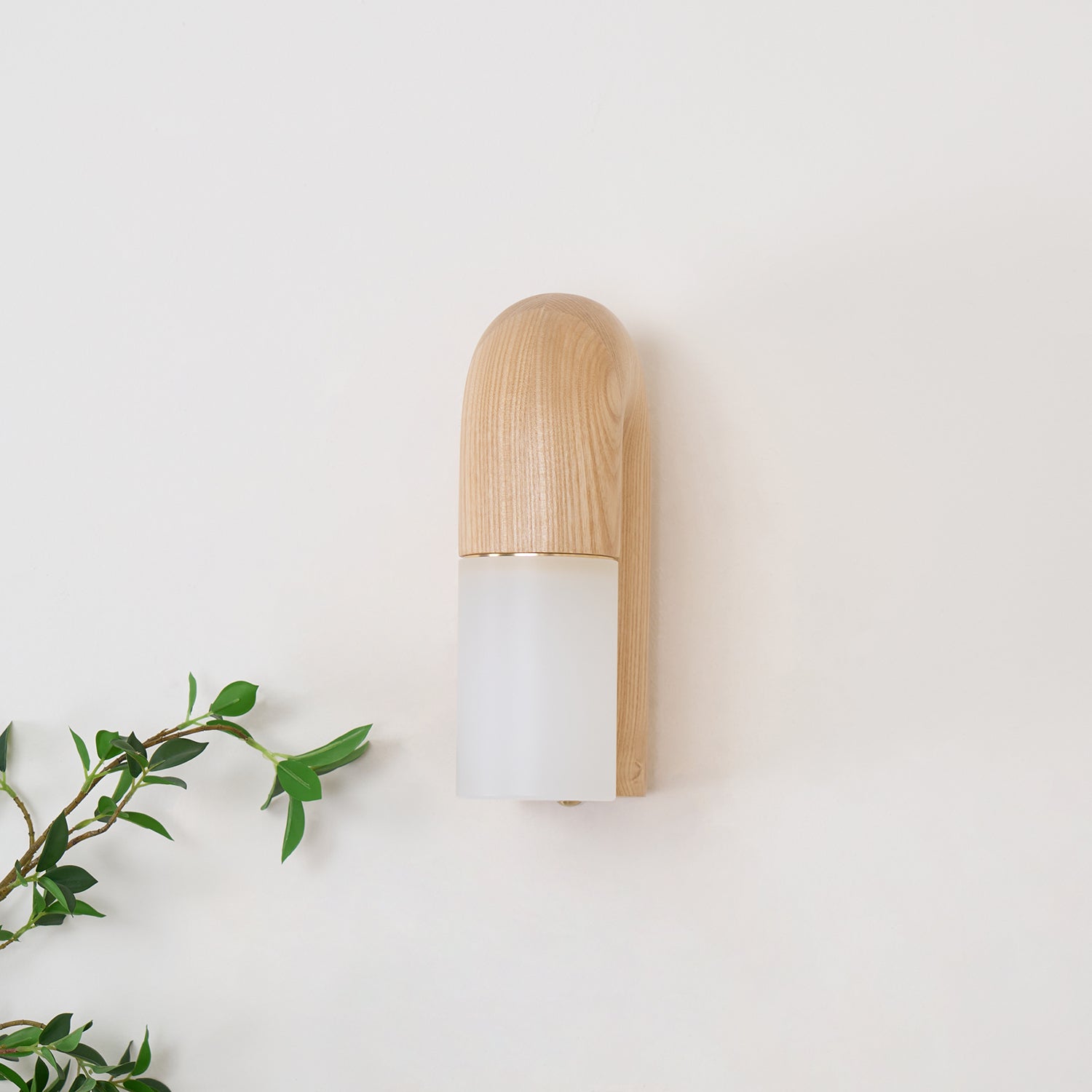 Arcus Wood Wall Lamp