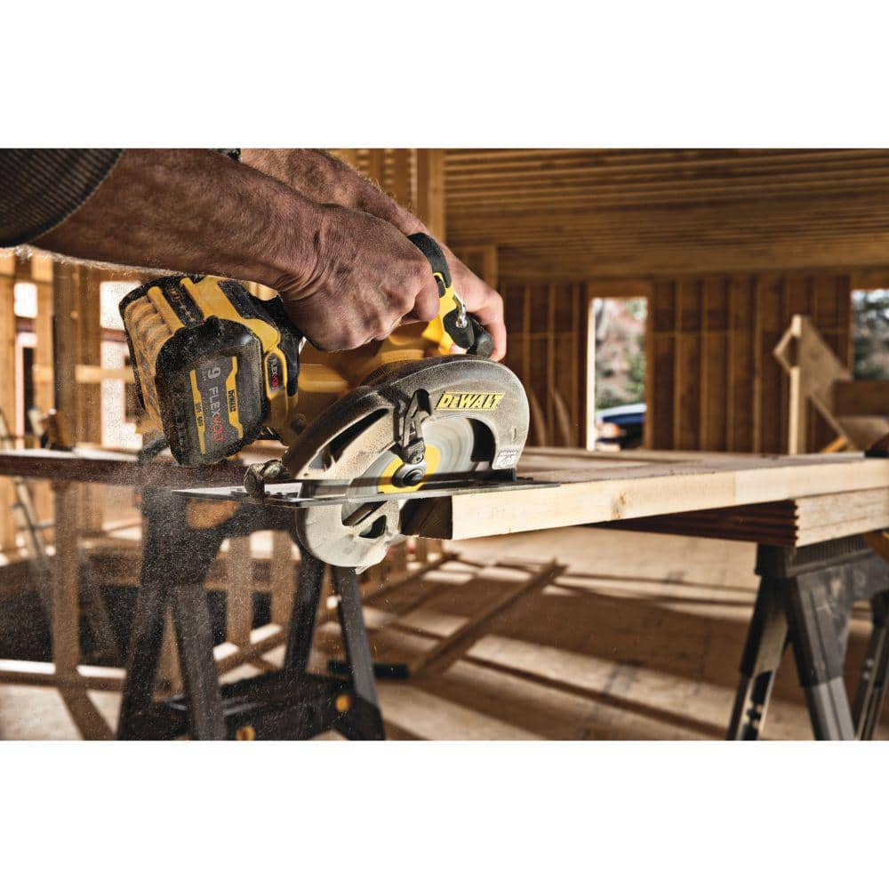 DEWALT FLEXVOLT 60V MAX Cordless Brushless 7-1/4 in. Circular Saw with Brake with (1) FLEXVOLT 9.0Ah Battery DCS578X1