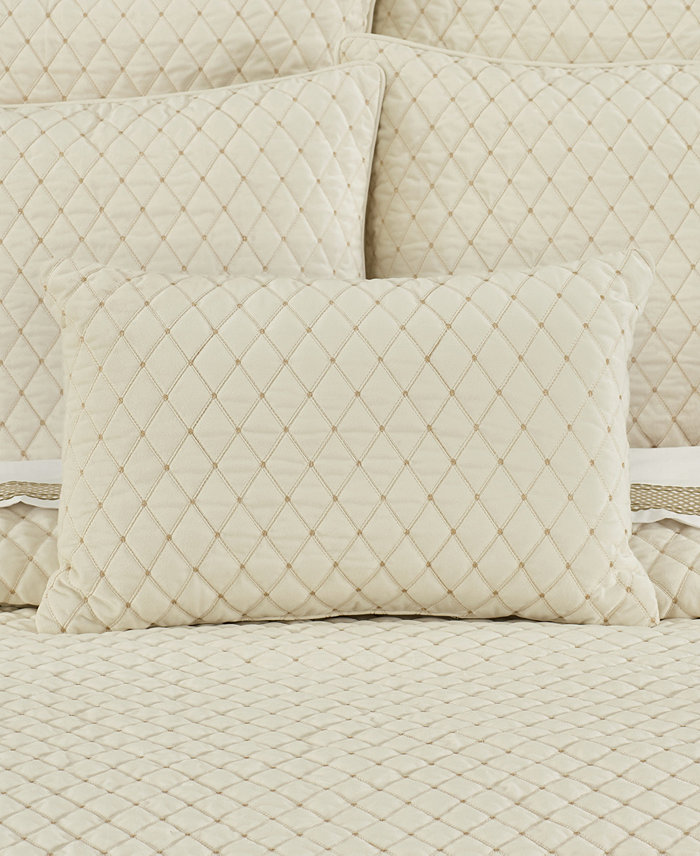 J Queen New York Grandeur Quilted Decorative Pillow， 14 x 21