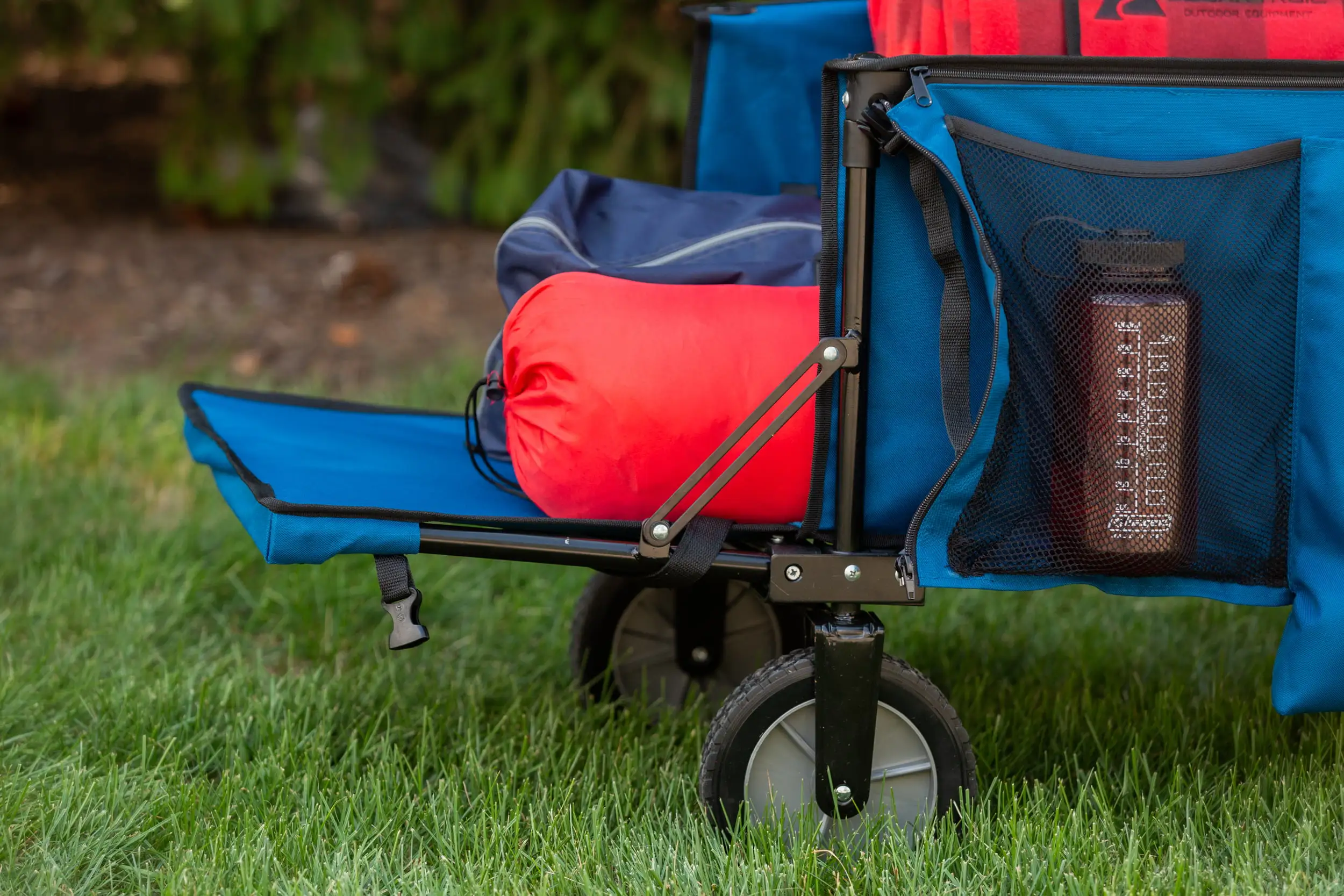 Ozark Trail Quad Folding Camp Wagon with Tailgate， Blue