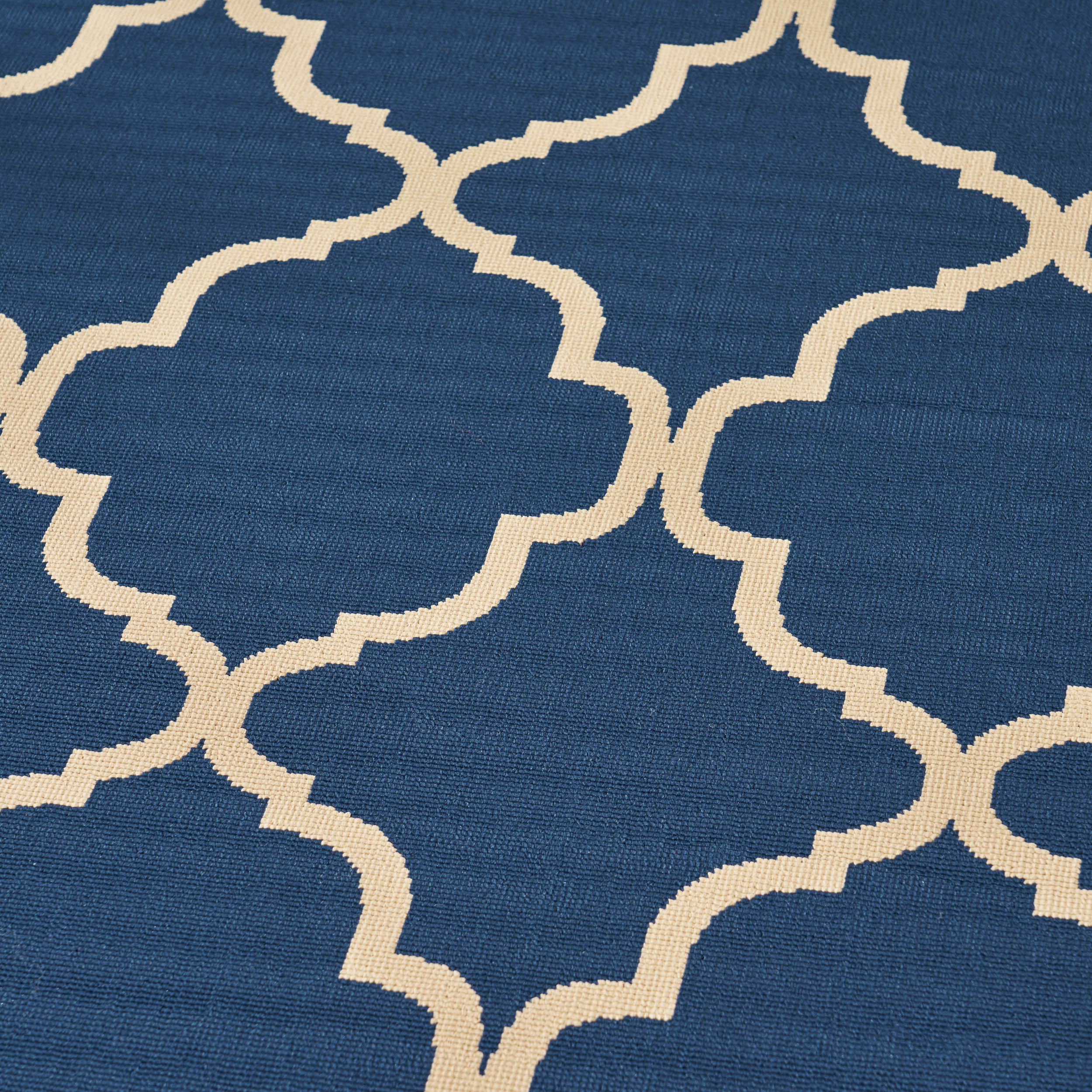 Hazel Outdoor Modern Navy Blue Area Rug with Ivory Quatrefoil Pattern