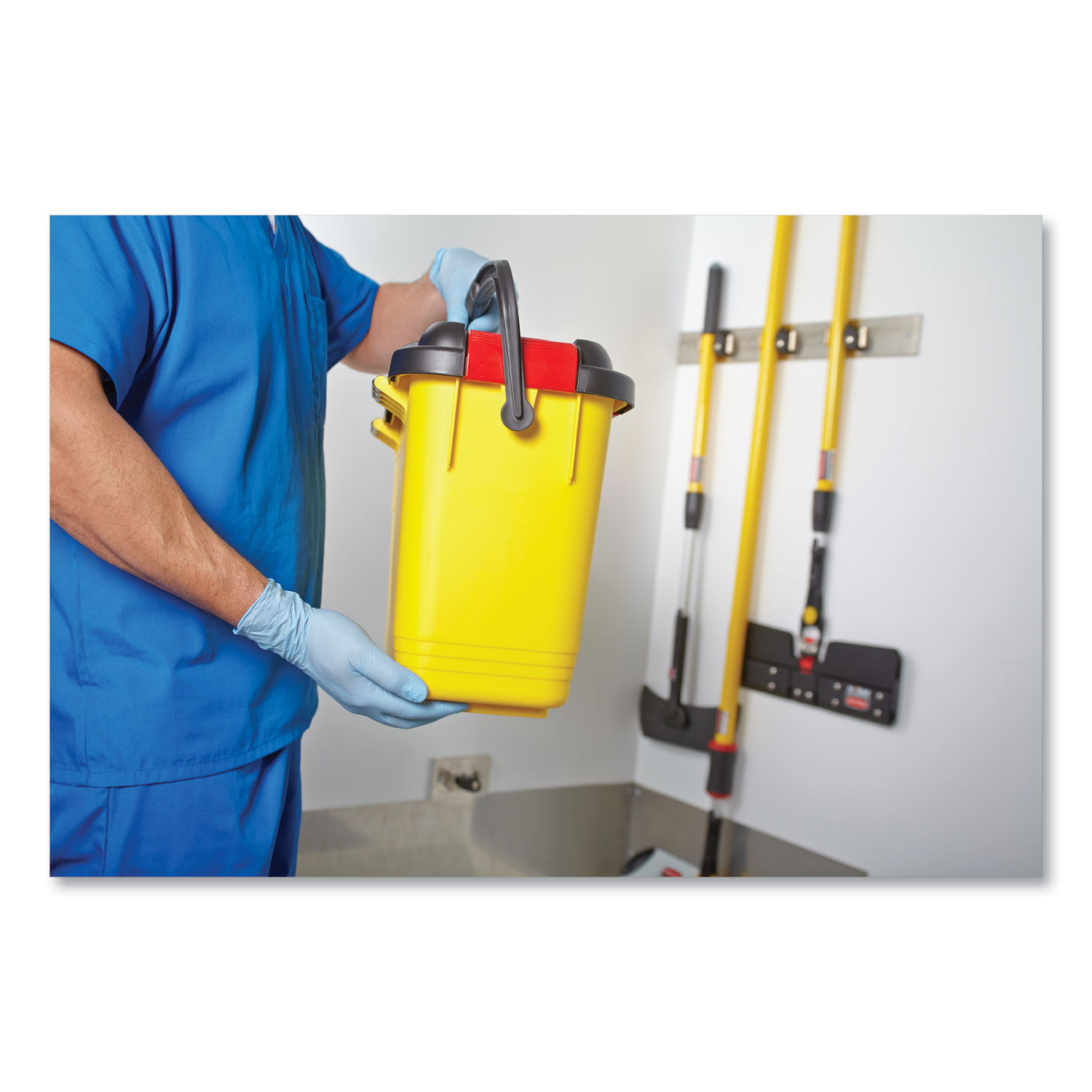 HYGEN Charging Bucket by Rubbermaidandreg; Commercial HYGENandtrade; RCPQ95088YW