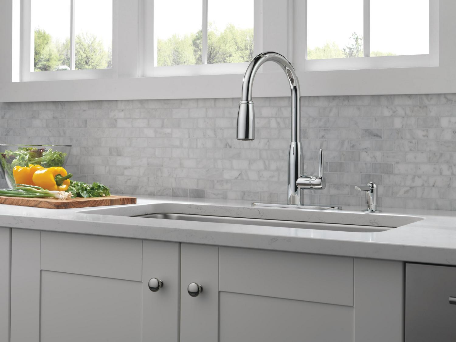 Peerless Core Kitchen Single Handle Pull-Down Faucet in Chrome P88103LF-SD-L