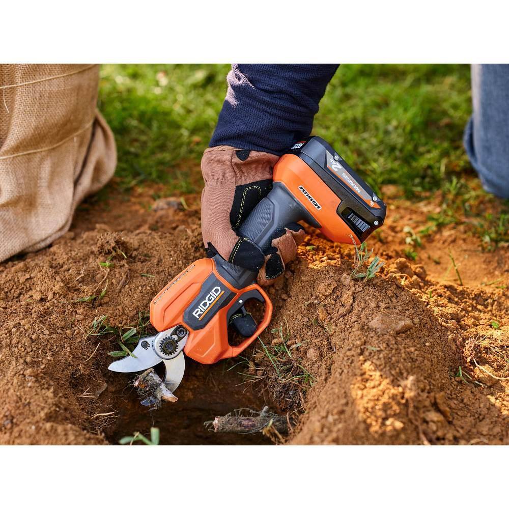 RIDGID 18V Brushless Cordless Pruner Kit with 8.0 Ah MAX Output EXP Lithium-Ion Battery R01301BVNM-AC840080