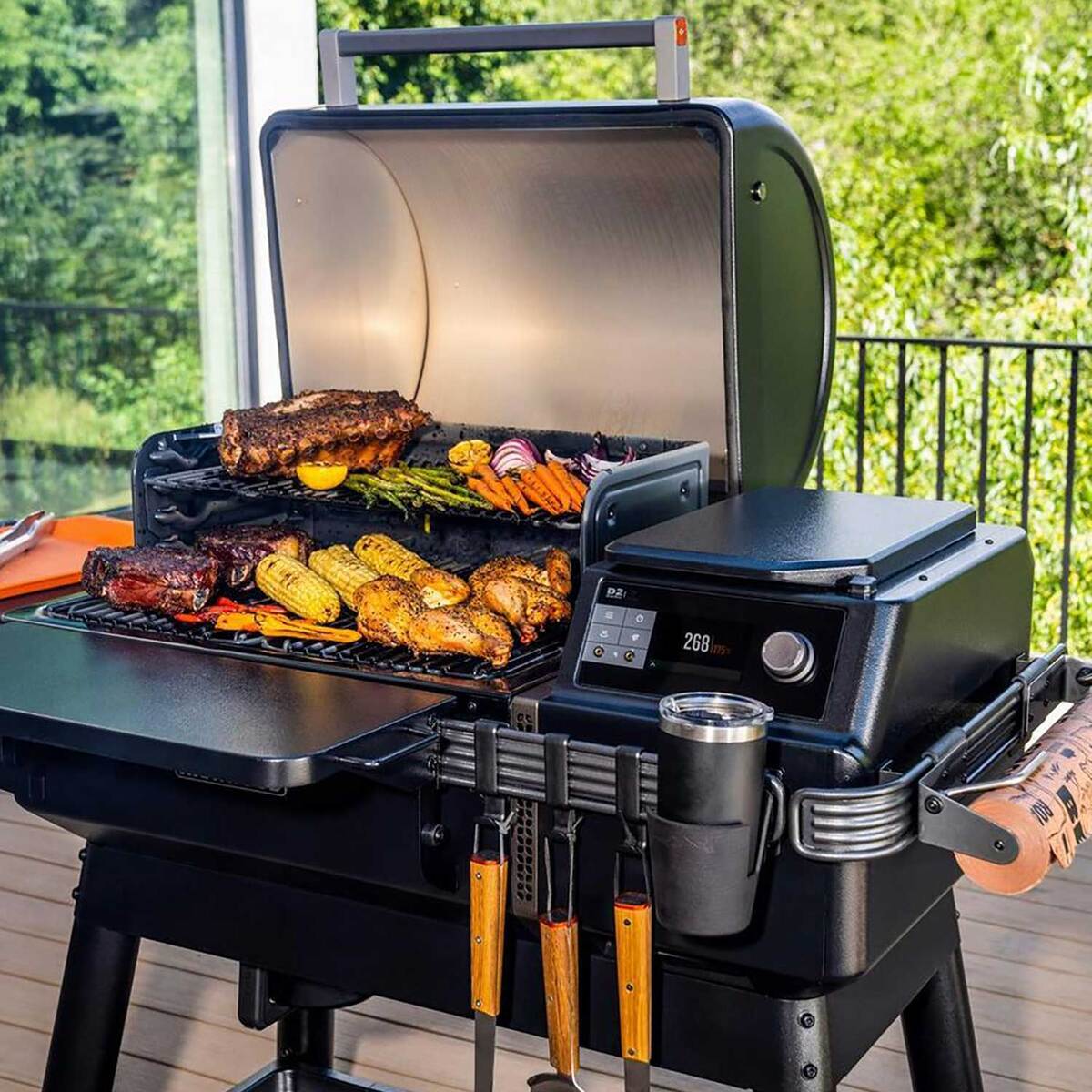 Traeger Ironwood Pellet Grill  Black