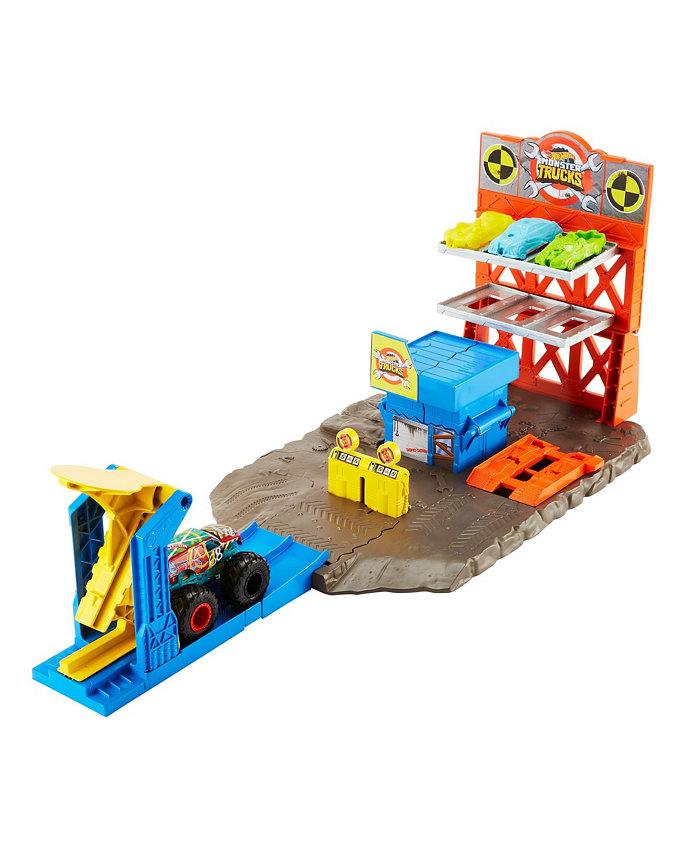 Hot Wheels Monster Trucks  Demo Derby Playset with Truck and 3 Crushable Toy Cars