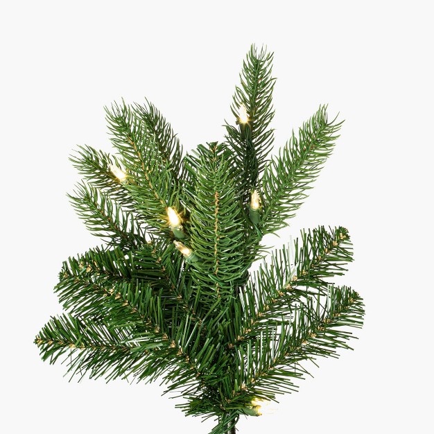 Vickerman Grand Noble Spruce Artificial Christmas Tree