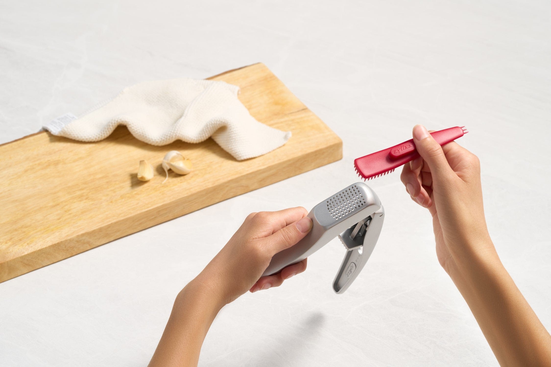 Susi 3 Garlic Press - With Built in Cleaner - Crusher, Mincer and Peeler, Cast Aluminum