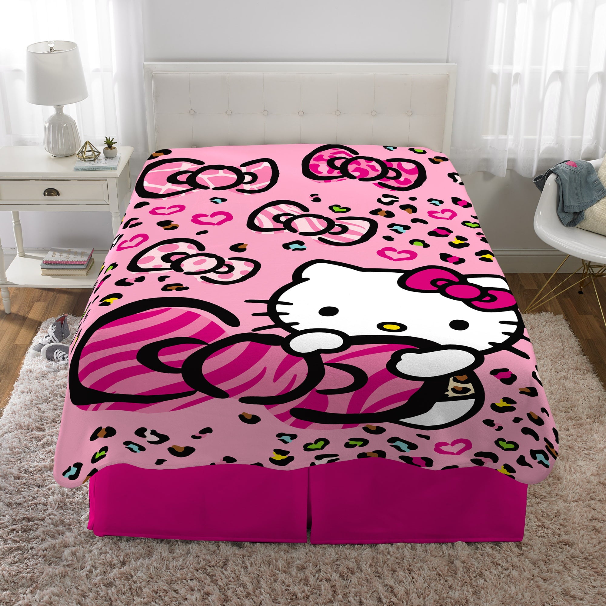 Hello Kitty Kids Plush Twin/Full Blanket， 62 x 90， Pink Animal Print， Sanrio