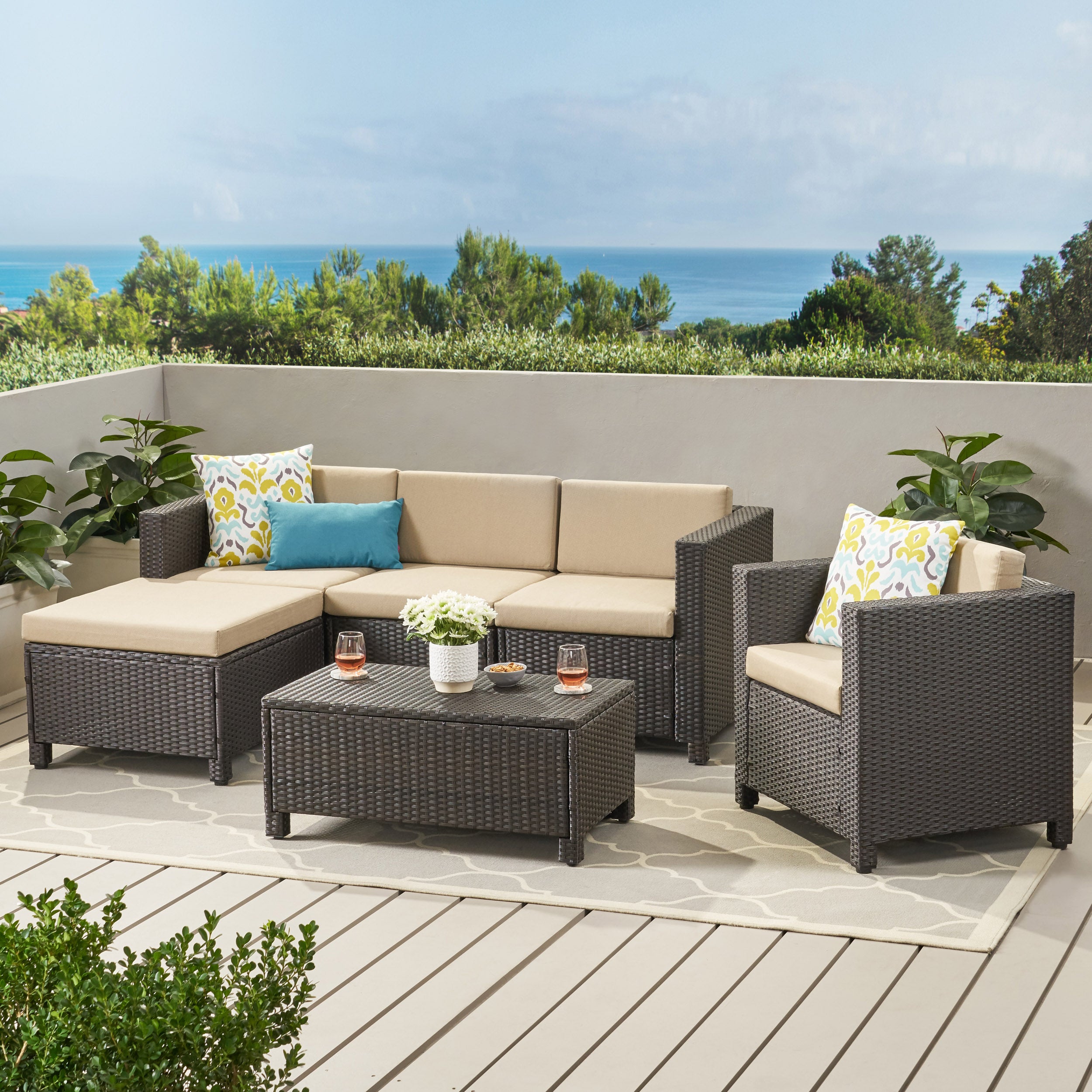 Venice 4-5-Seater Outdoor Sectional with Coffee Table