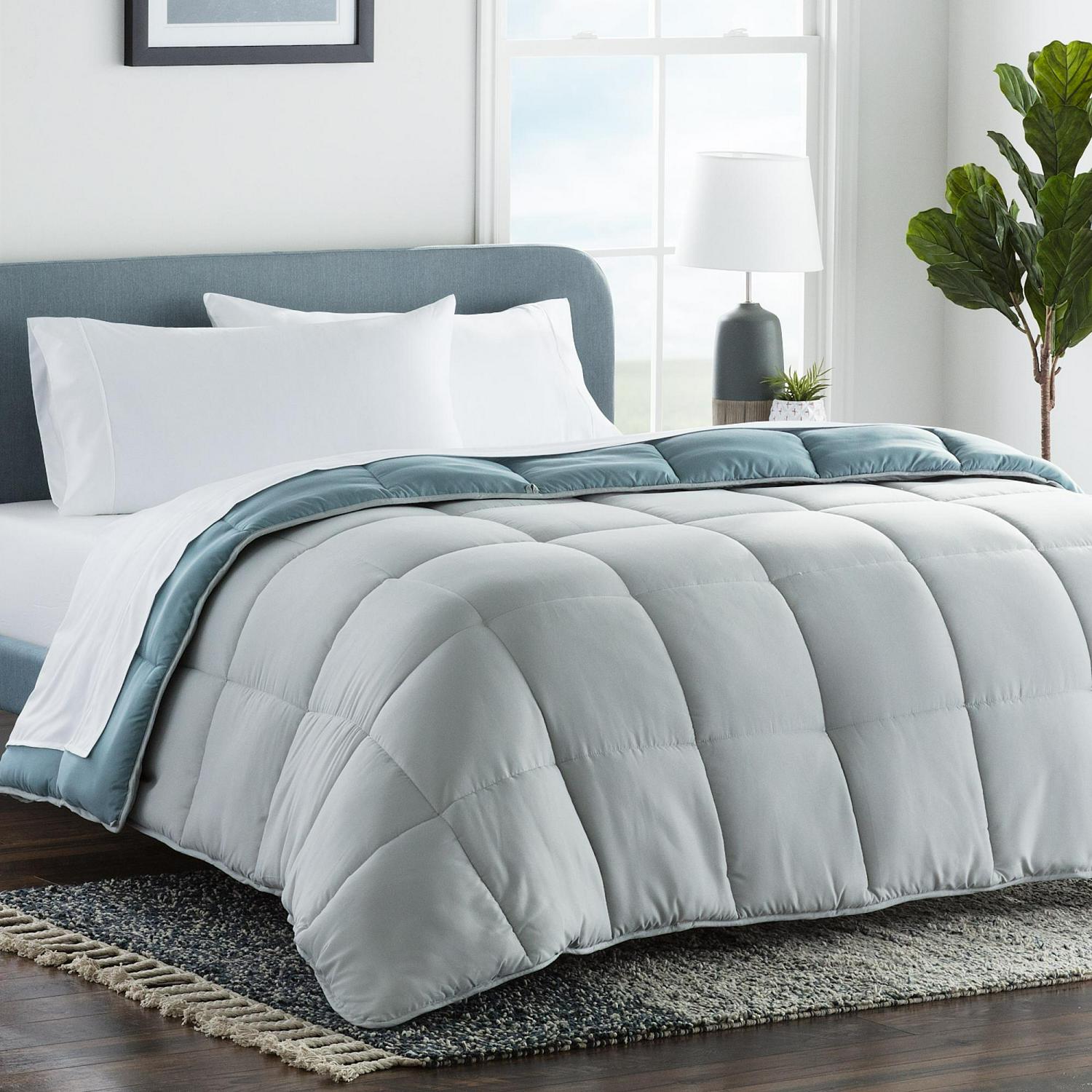 Lucid Reversible Bed in a Bag 7-Piece Comforter Set with 2 Pillows， Queen， Blue/Gray