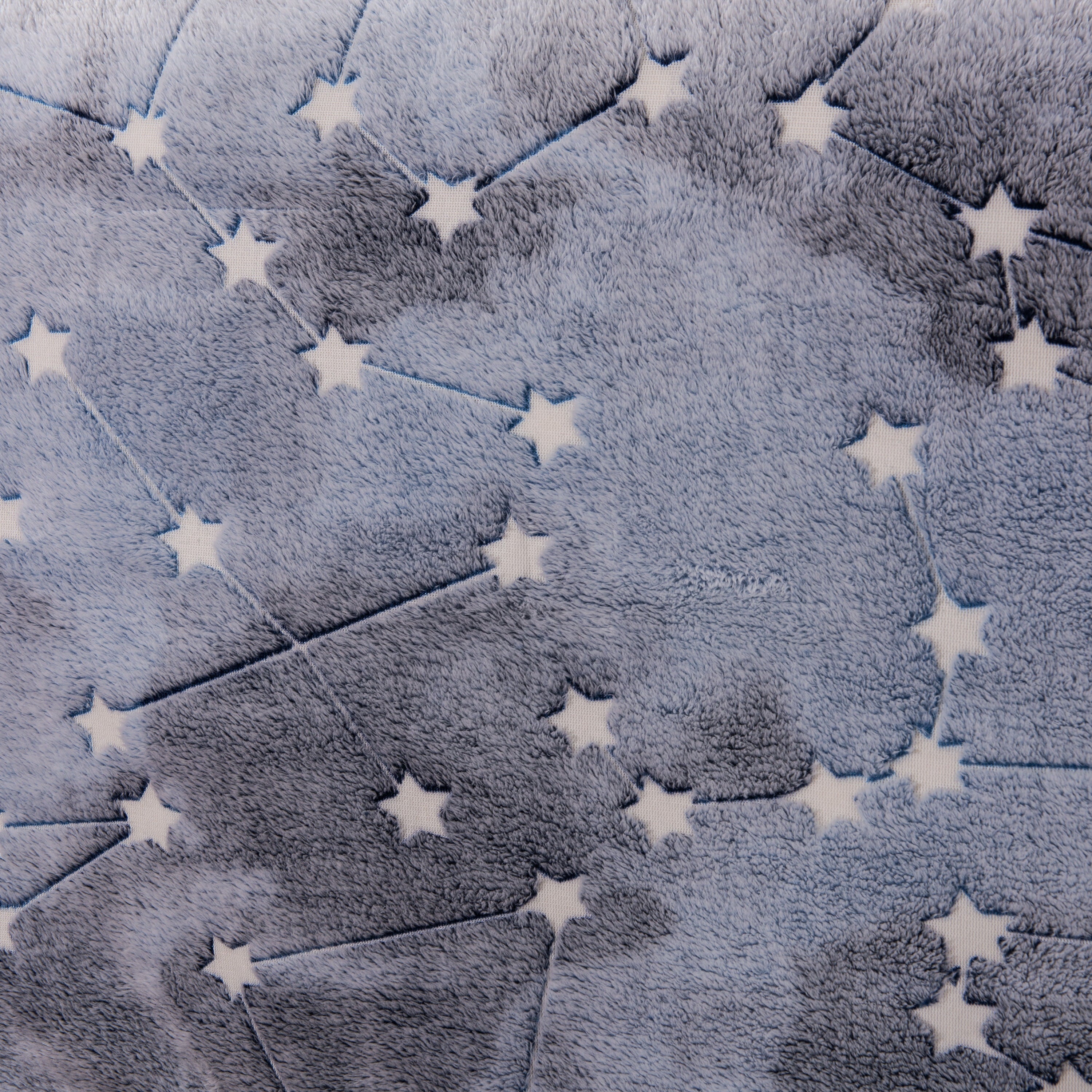 Your Zone Velvet Plush Glow in the Dark Blanket， 100% Polyester， 72 x 90 inch， Constellation， Machine Washable