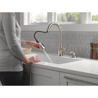 Delta Hyde Single-Handle Pull Down Sprayer Kitchen Faucet with ShieldSpray Technology in Spotshield Stainless 19801Z-SPSD-DST