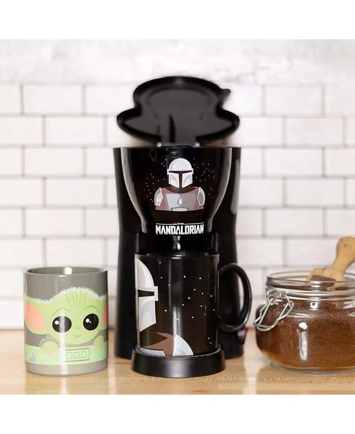 Uncanny Brands Star Wars The Mandalorian and Baby Yoda Coffee Maker Set