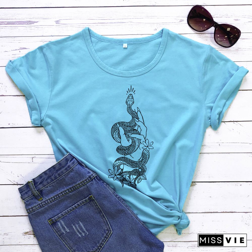 Gothic Hand With Snake T-shirt Mystical Witchy Woman Tshirt Aesthetic Spiritual Boho Witch Tee Shirt Top