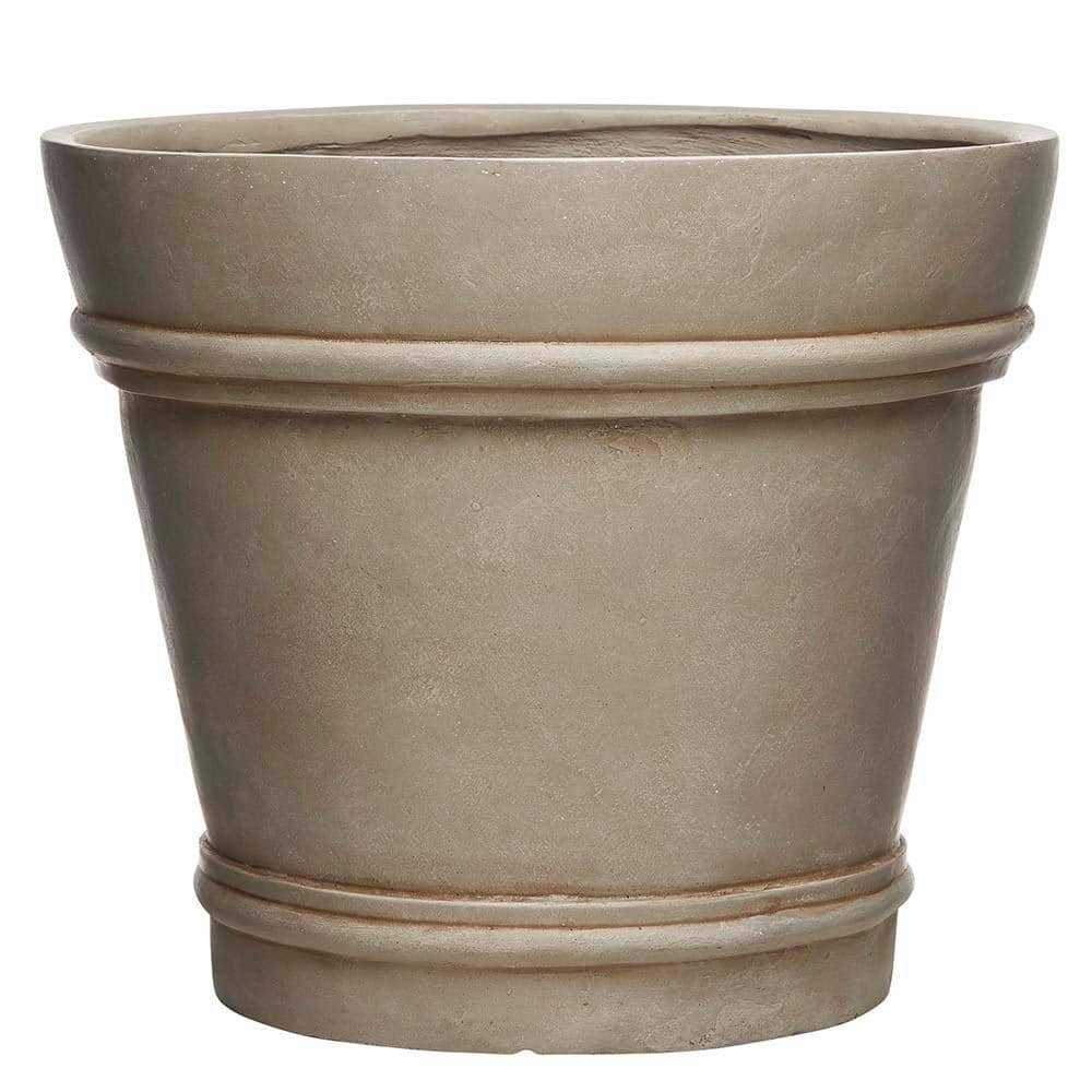 Southern Patio Barcelona Large 16.1 in. x 13.39 in. 24 qt. Concrete Outdoor Planter GRC-081494