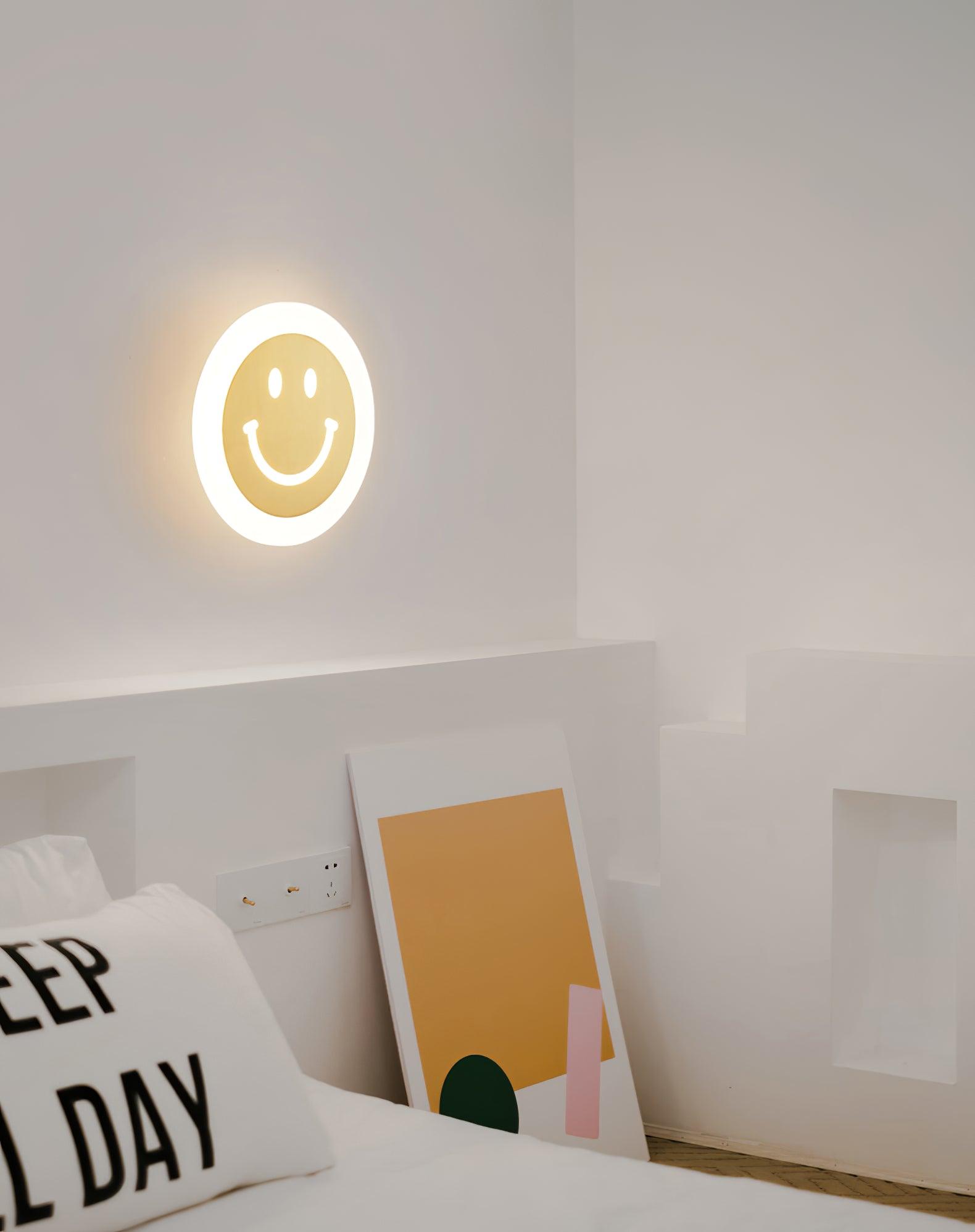 Smiley Wall Lamp