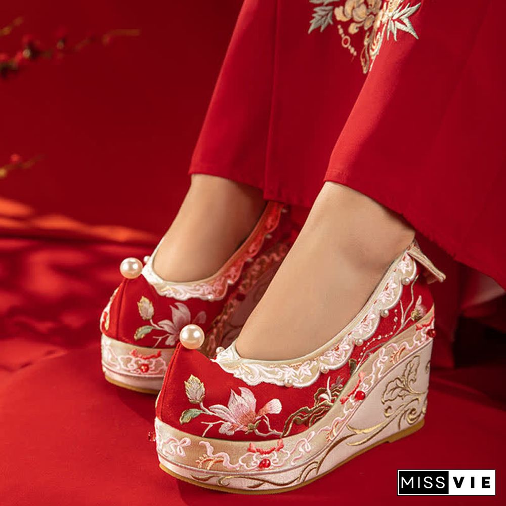 Vintage Blossom Embroidery Pointed Toe Pearl Flats Shoes