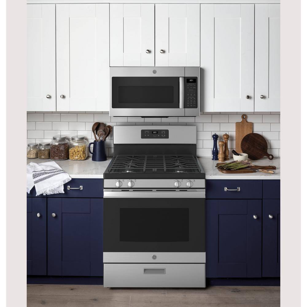 GE 30 in. 4.8 cu. ft. Freestanding Gas Range in Stainless Steel JGBS61RPSS