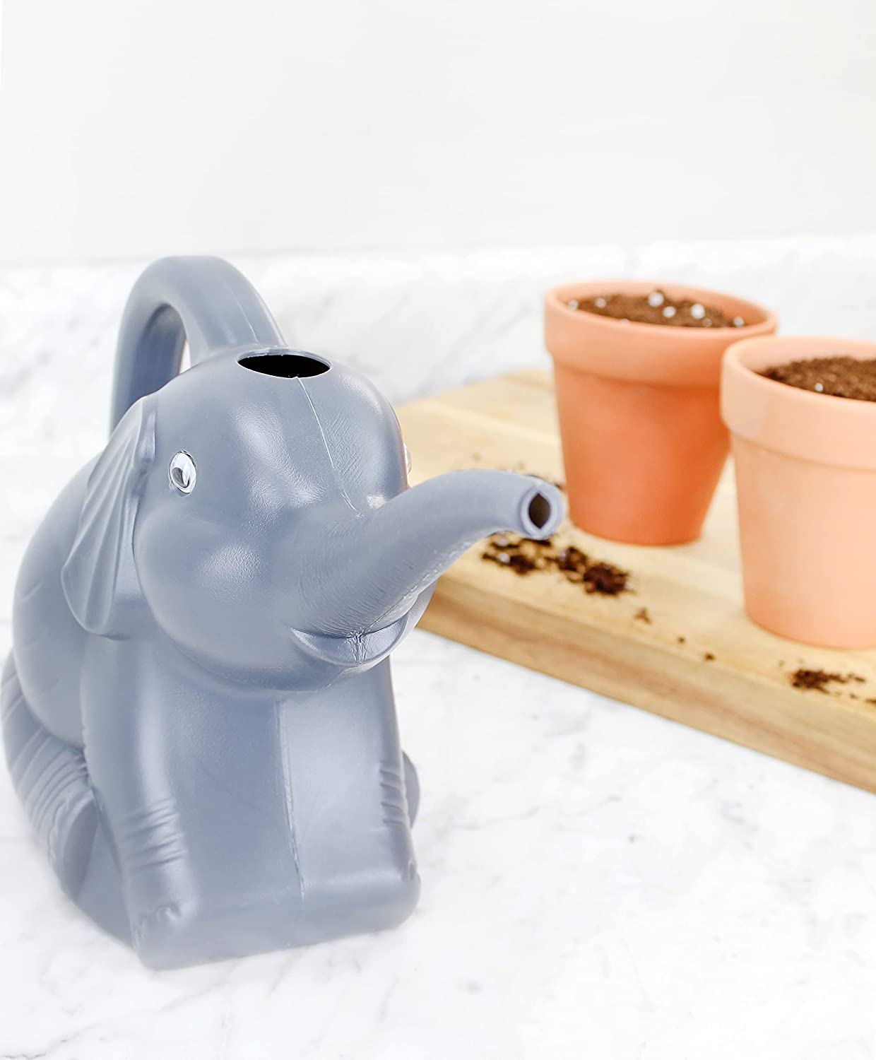 Elephant Watering Can w/Real Eyes， 2 Quart， Grey with Googly Eyes