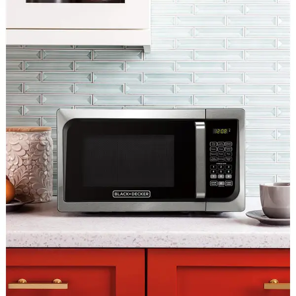 Black + Decker 0.9 cu ft 900-Watt Countertop Microwave