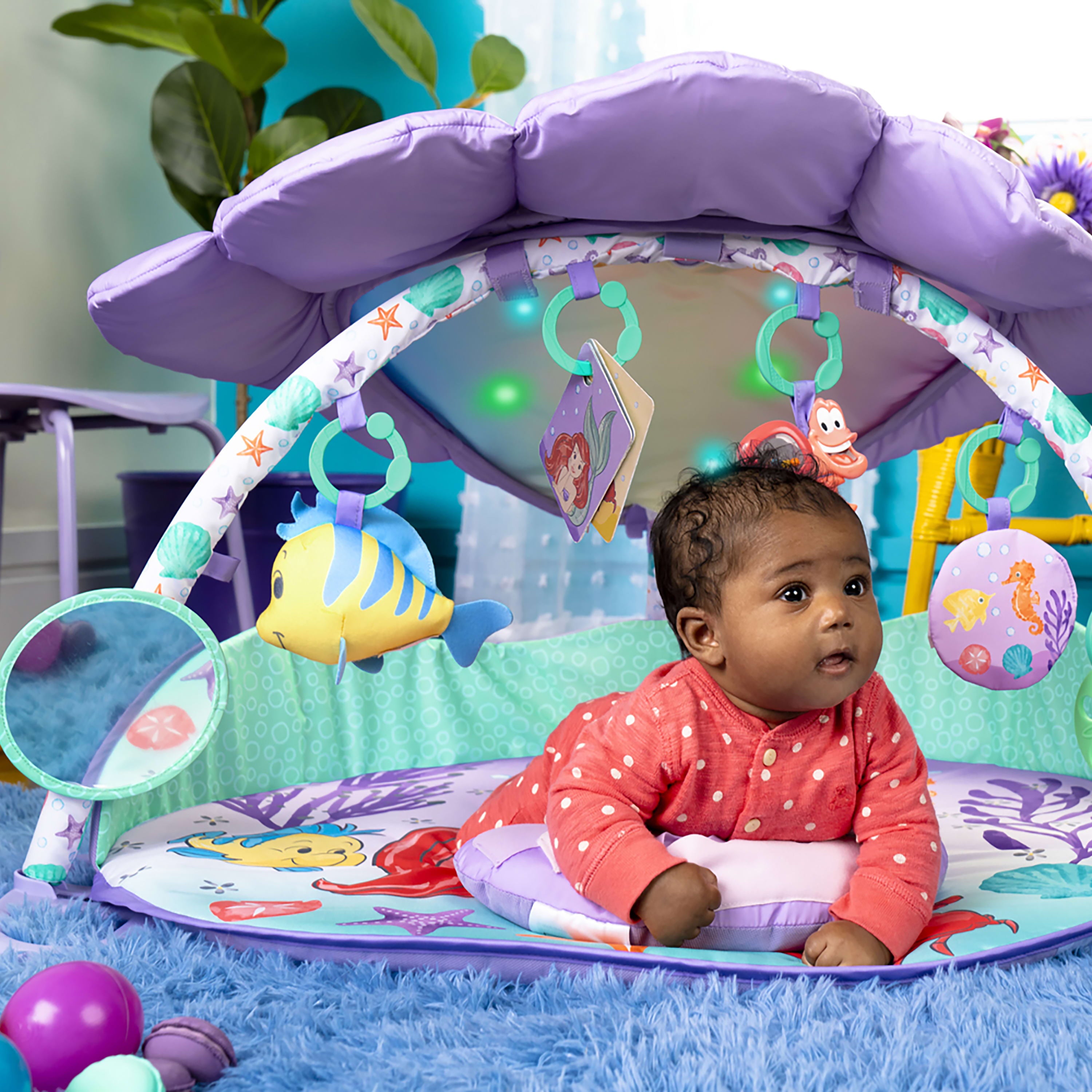Bright Starts The Little Mermaid Twinkle Trove Light-Up Musical Baby Activity Gym with Tummy Time Pillow， Newborn+