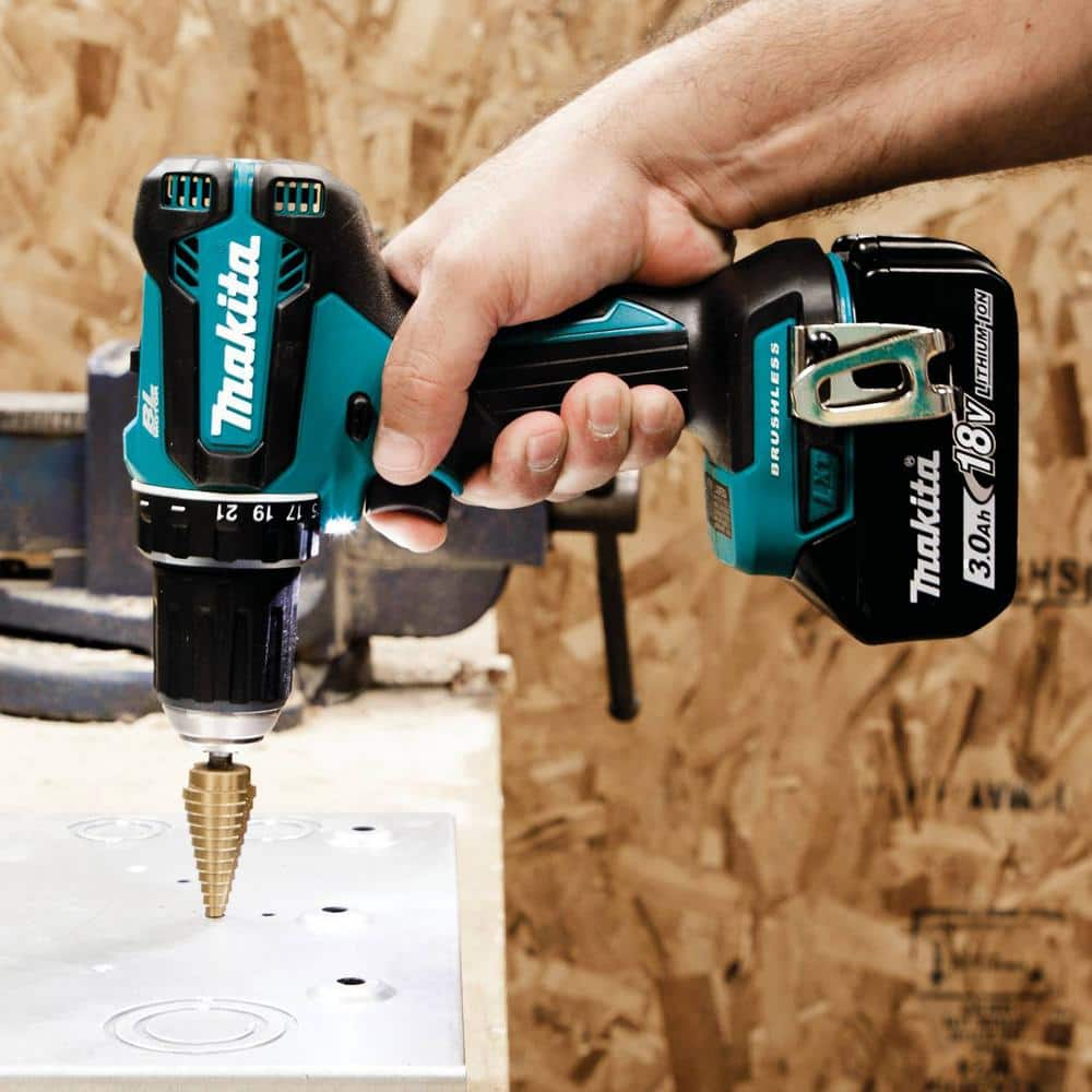 Makita 18V LXT Lithium-Ion Brushless Cordless 1/2 in. Driver-Drill Kit, 3.0Ah XFD131