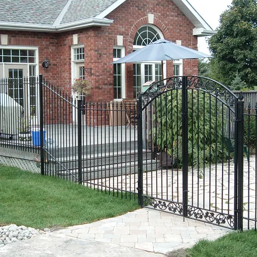 China Supply has assembled an outdoor iron fence with