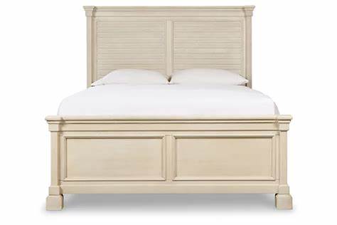 Bolanburg Queen Panel Bed with Louvered Headboard