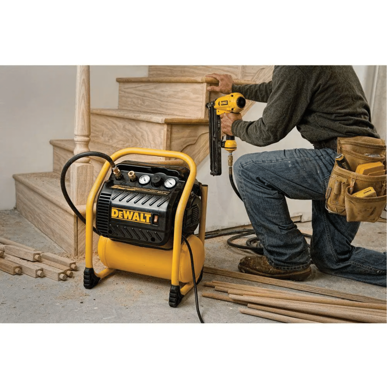 Dewalt 2.5 Gal. Portable Electric Heavy Duty 200 PSI Quiet Air Compressor， DWFP55130