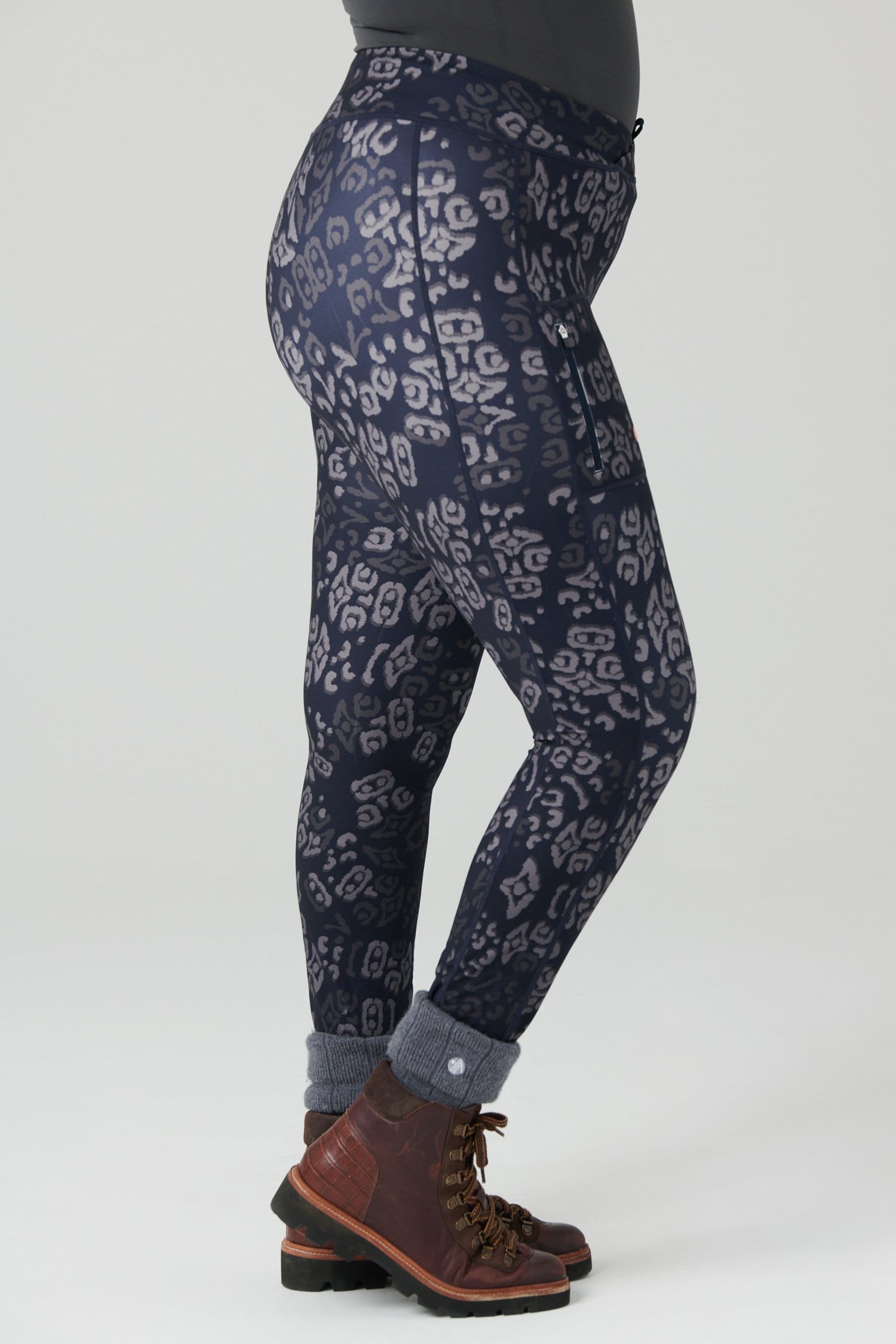 The Recycled Outdoor Leggings - Navy Wild Print