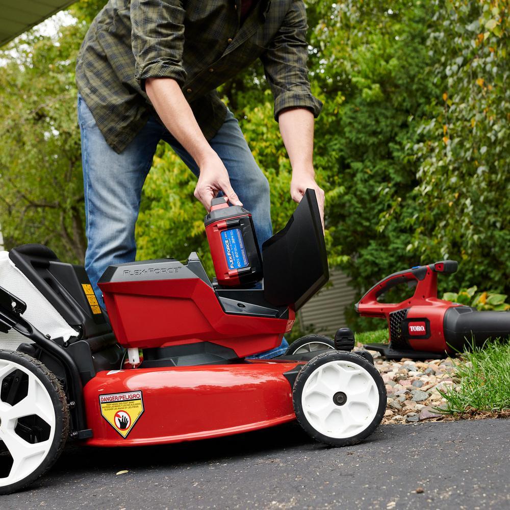 Toro 21 in Recycler SmartStow 60Volt LithiumIon Brushless Cordless Battery Walk Behind Mower RWD 50 Ah w BatteryampCharger