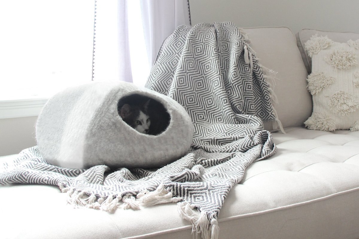 Mau Lifestyle Horizon Wool Felt Cave Cat Bed