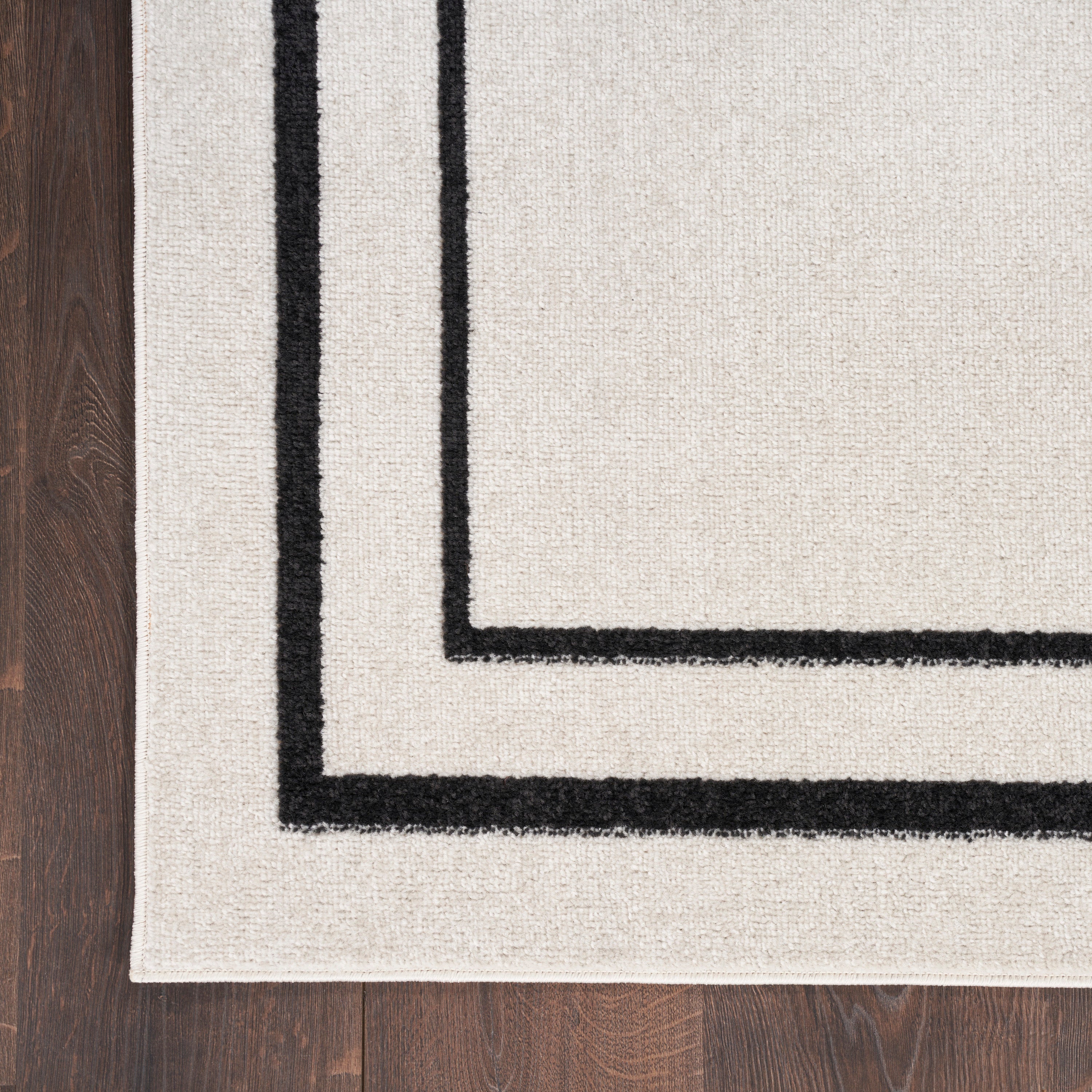 Nourison Essentials Ivory/Black Rug