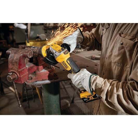 DEWALT DCG415W1 5-in 20-volt Max-Amp Paddle Switch Brushless Cordless Angle Grinder (Charger Included and 1-Battery)