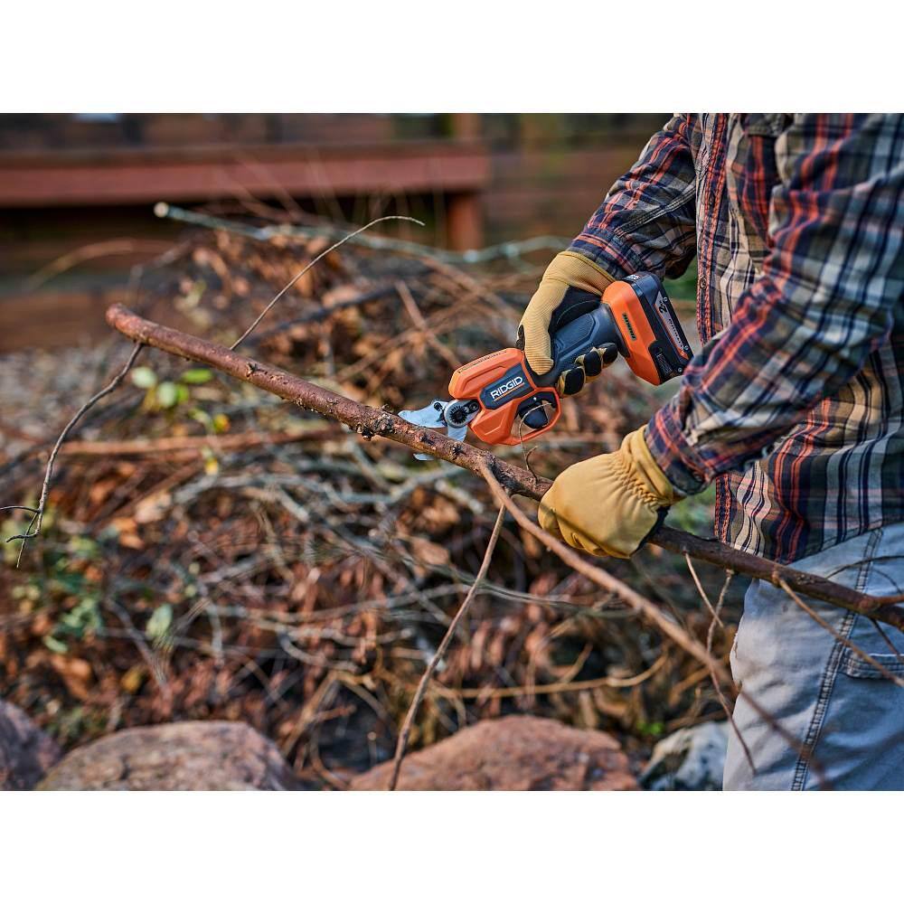 RIDGID 18V Brushless Cordless Pruner Kit with 8.0 Ah MAX Output EXP Lithium-Ion Battery R01301BVNM-AC840080